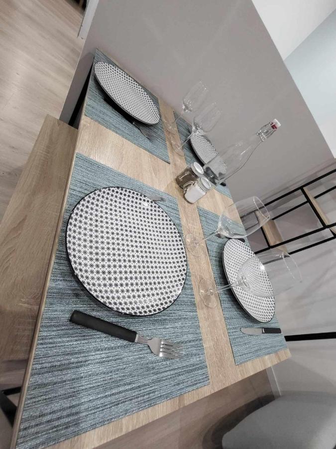 Appartement Canada 1 Valenciennes Eksteriør bilde